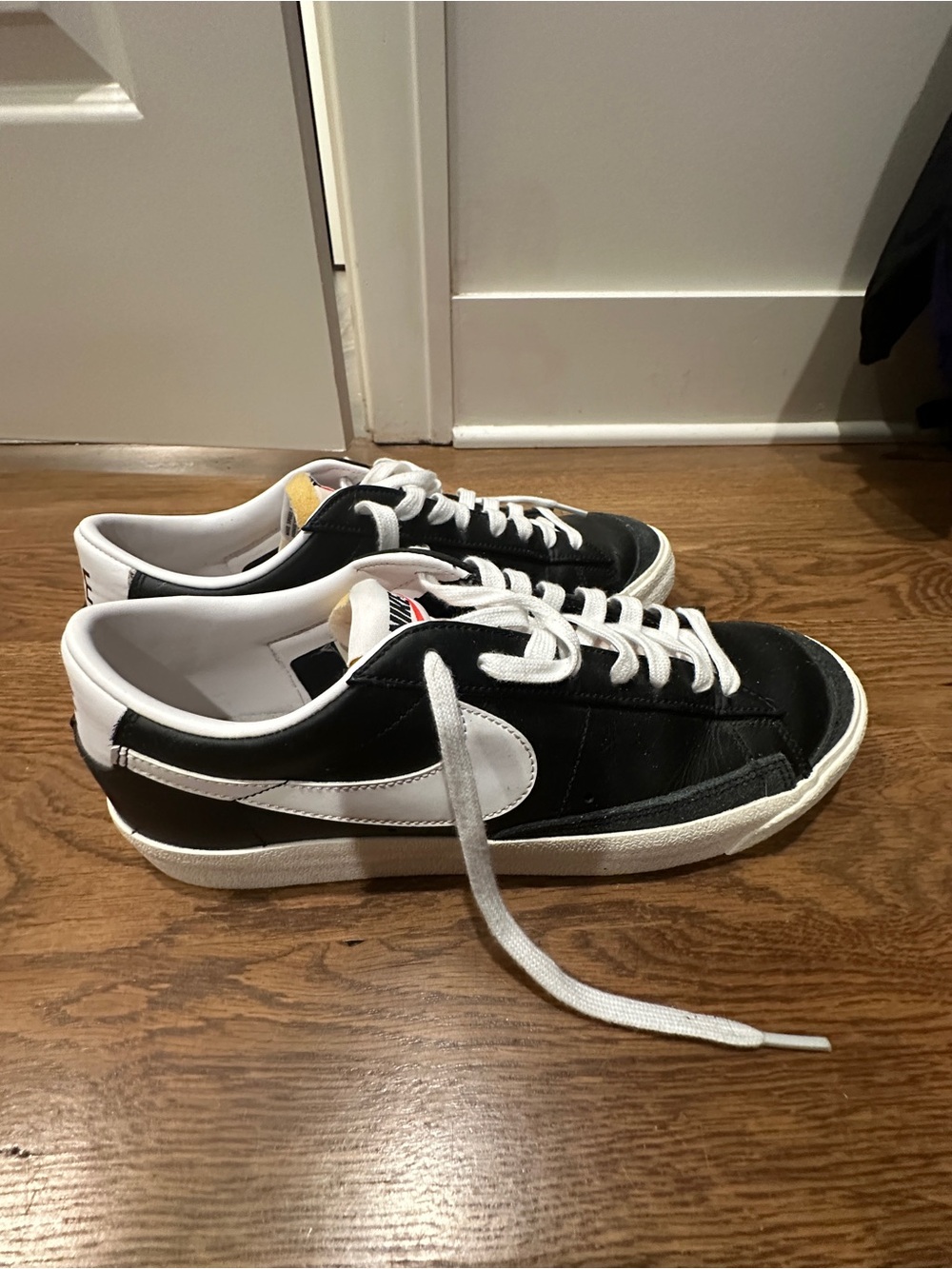 Men’s Nike Black & White Leather Low-Top Sneakers